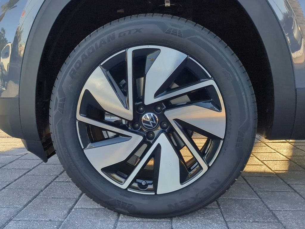 New 2026 Gray Volkswagen 2.0T SE w/Technology image 33