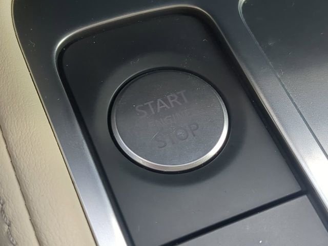 Used 2025 Silver INFINITI LUXE image 34
