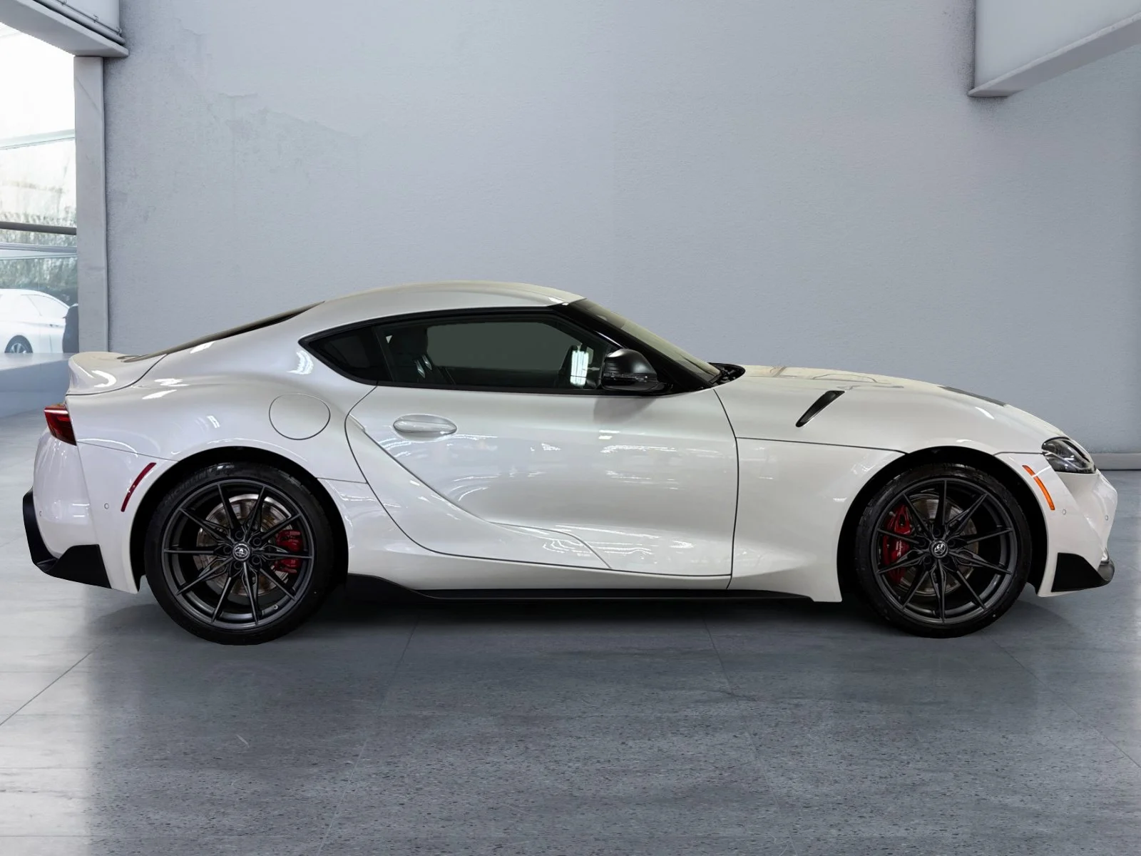 Used 2025 White Toyota 3.0 image 6