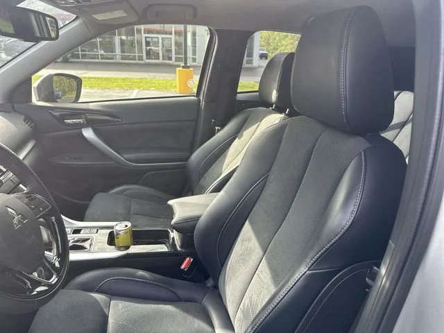 Certified Used 2025  Mitsubishi SE image 15
