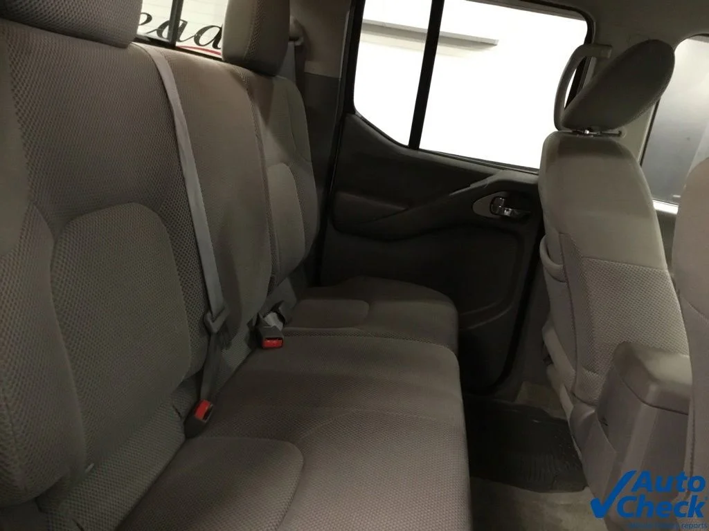 Used 2015 Silver Nissan SV image 30