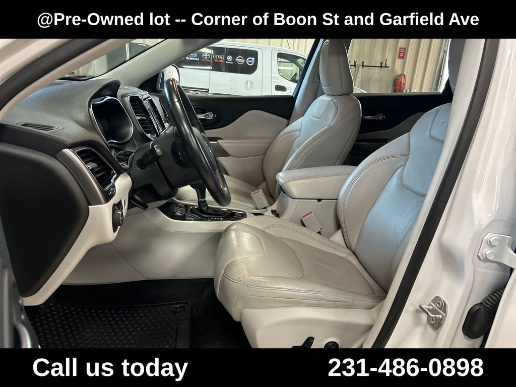 Used 2019 White Jeep Limited image 14