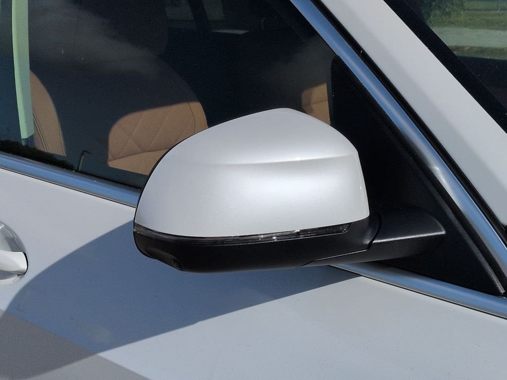 New 2027 Mineral White Metallic BMW xDrive40i image 12