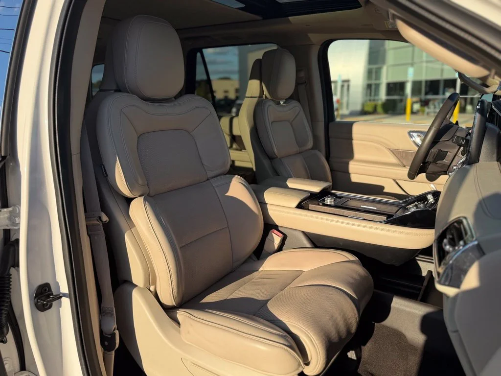 Used 2019 White Lincoln Reserve image 9