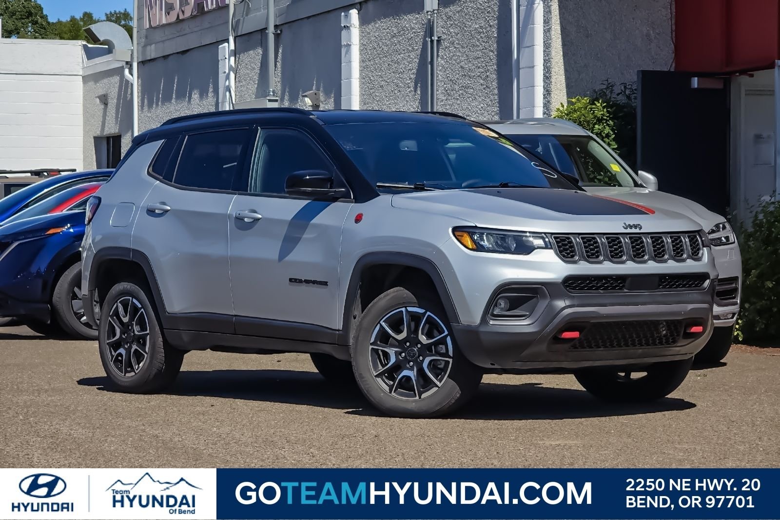Used 2025 Silver Jeep Trailhawk image 1