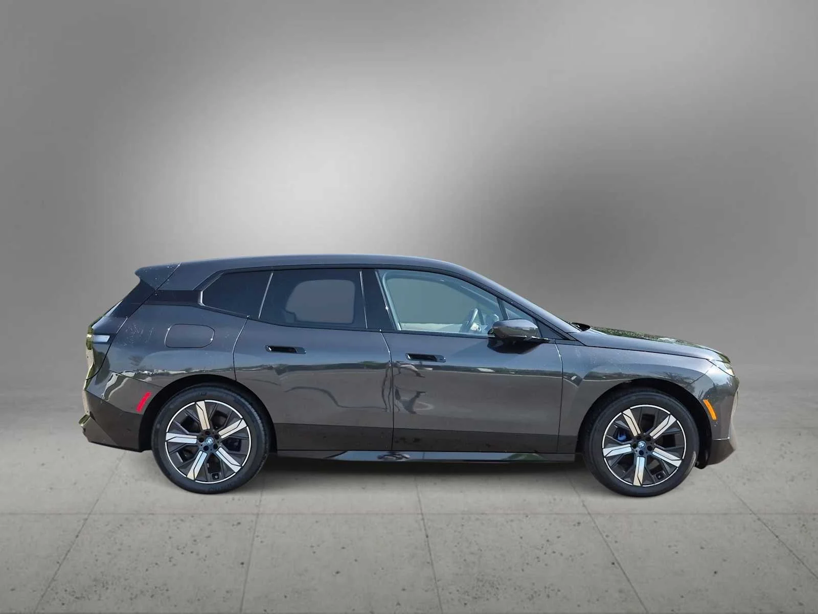 Certified Used 2024 Dark Graphite Metallic BMW xDrive50 image 9