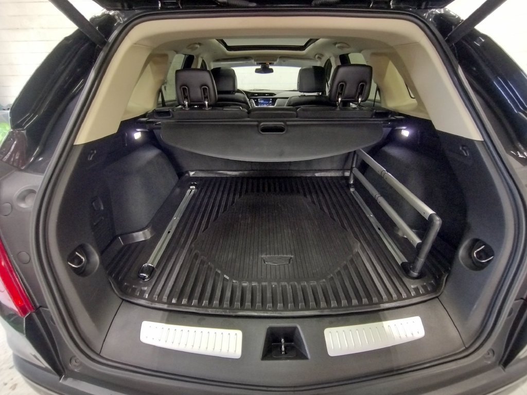Used 2019  Cadillac Luxury image 30