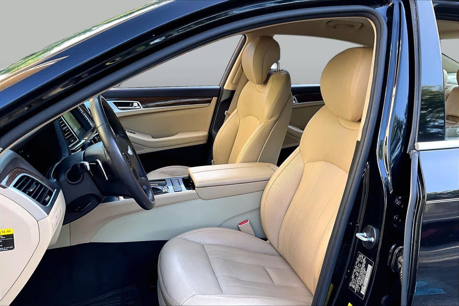 Pre-Owned 2016 Hyundai Genesis 3.8L