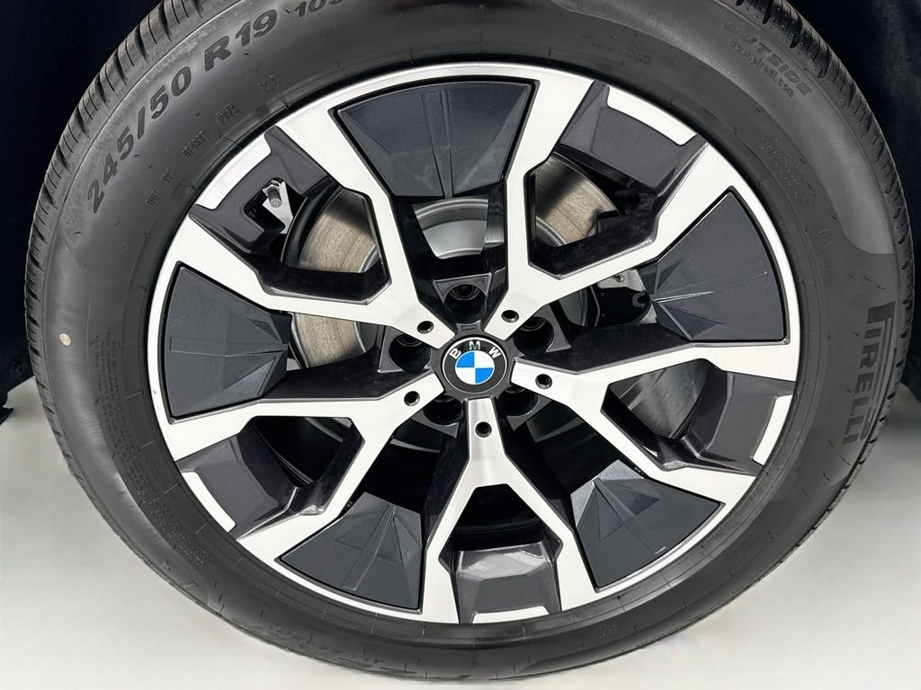 New 2026 White Metallic BMW 30 xDrive image 32