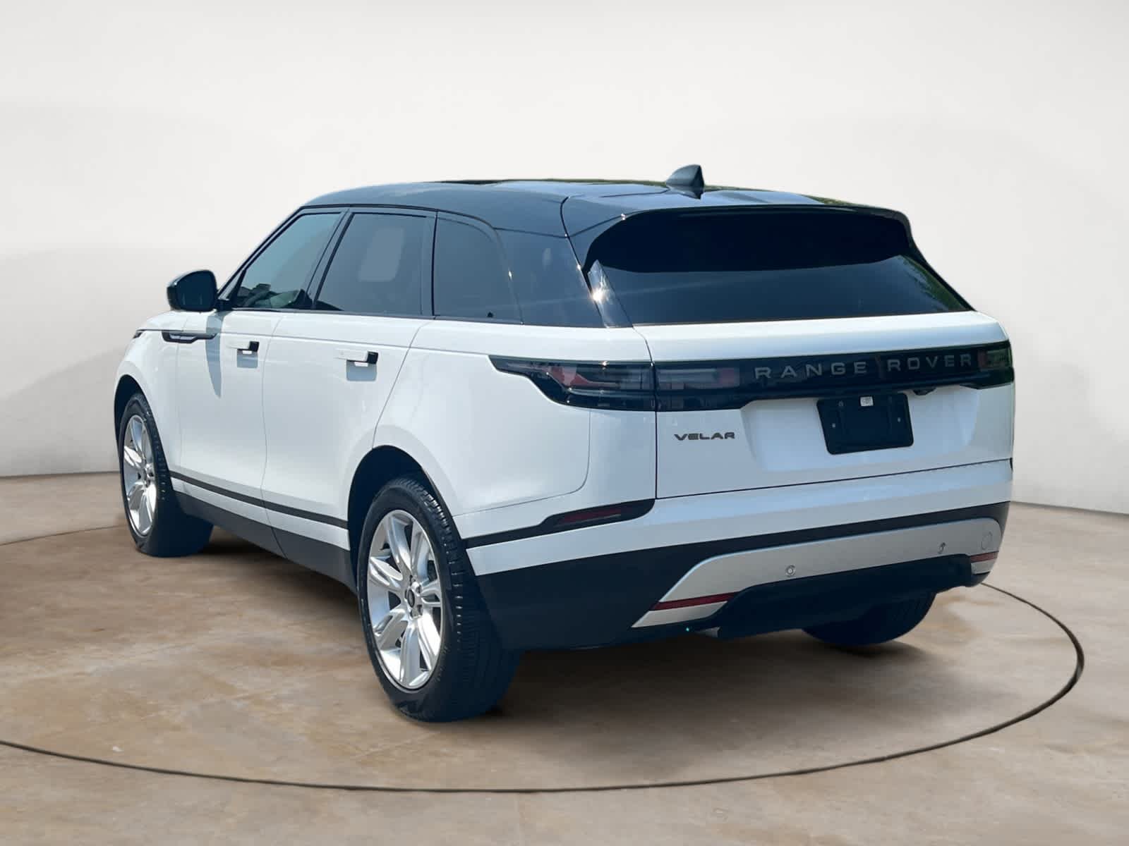 Certified Used 2026 Fuji White Land Rover S image 3
