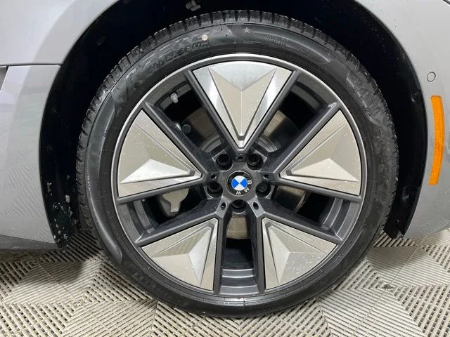 New 2026 Skyscraper Grey Metallic BMW xDrive40 image 18