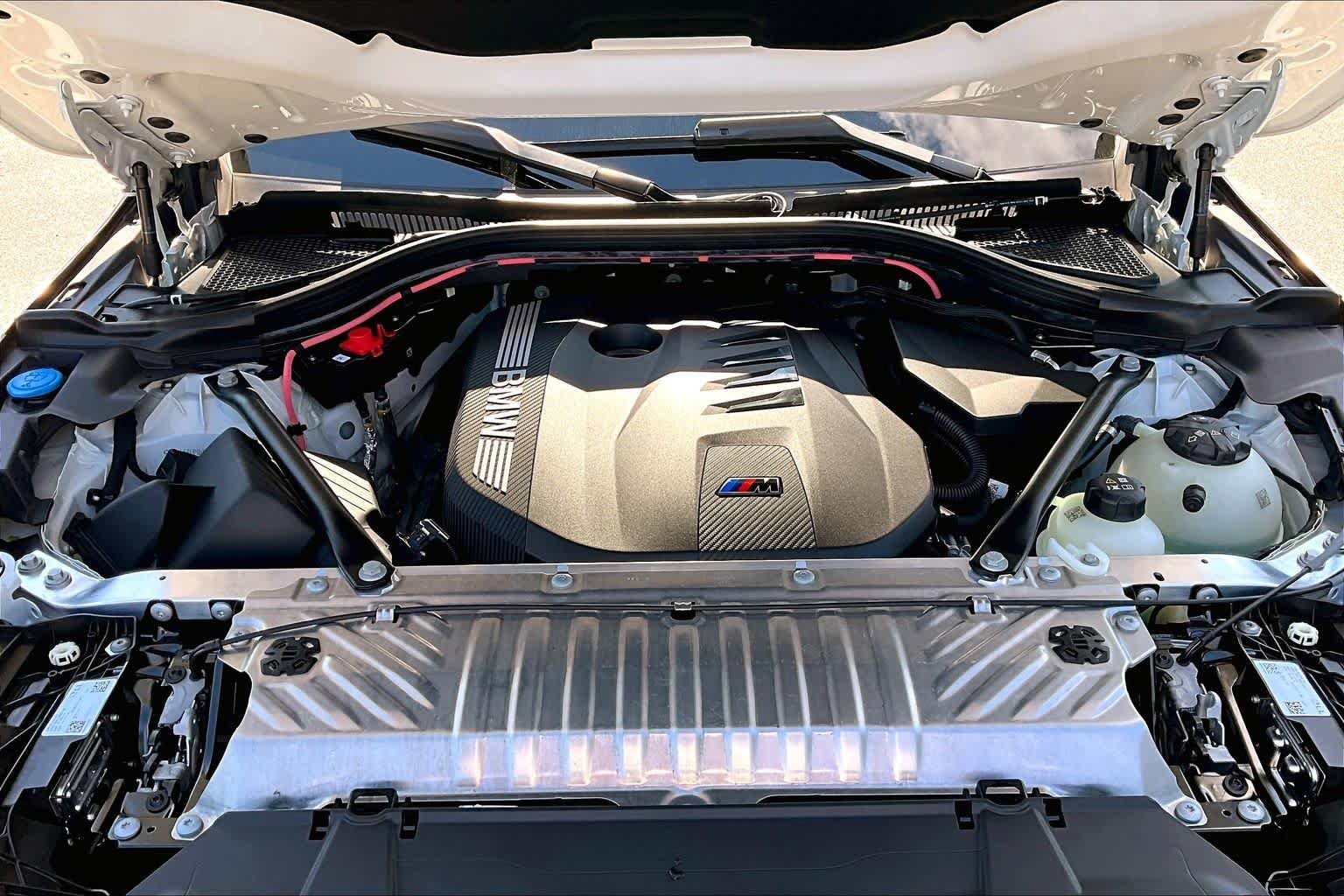 Used 2026 Alpine White BMW M50 xDrive image 32