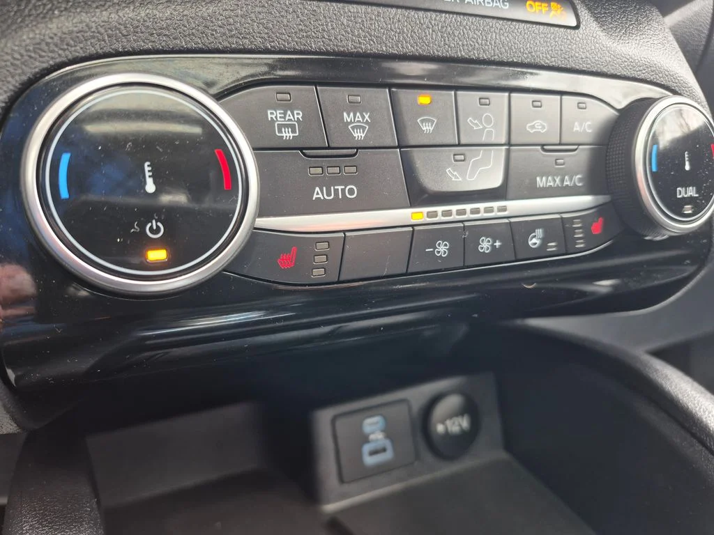 Used 2022 Silver Metallic Ford SEL image 24