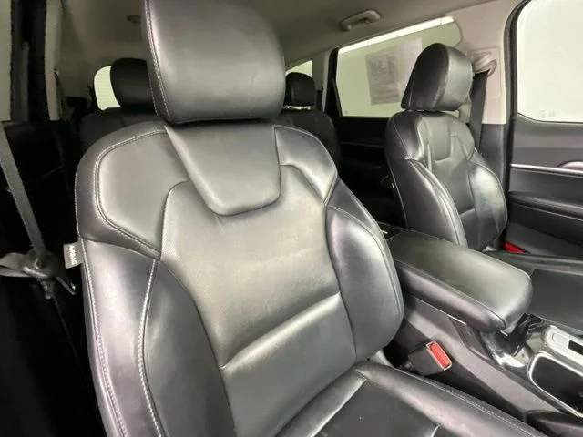 Used 2022 Black Kia LX image 16