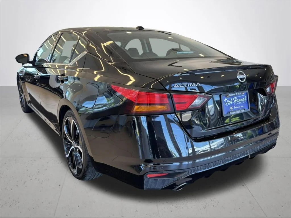 Used 2024 Black Nissan 2.5 SR image 10
