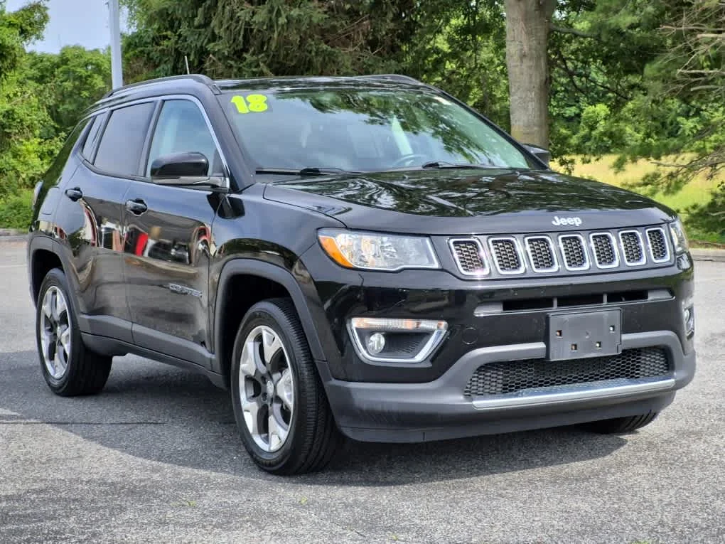Used 2018 Diamond Black Crystal Pearlcoat Jeep Limited image 2