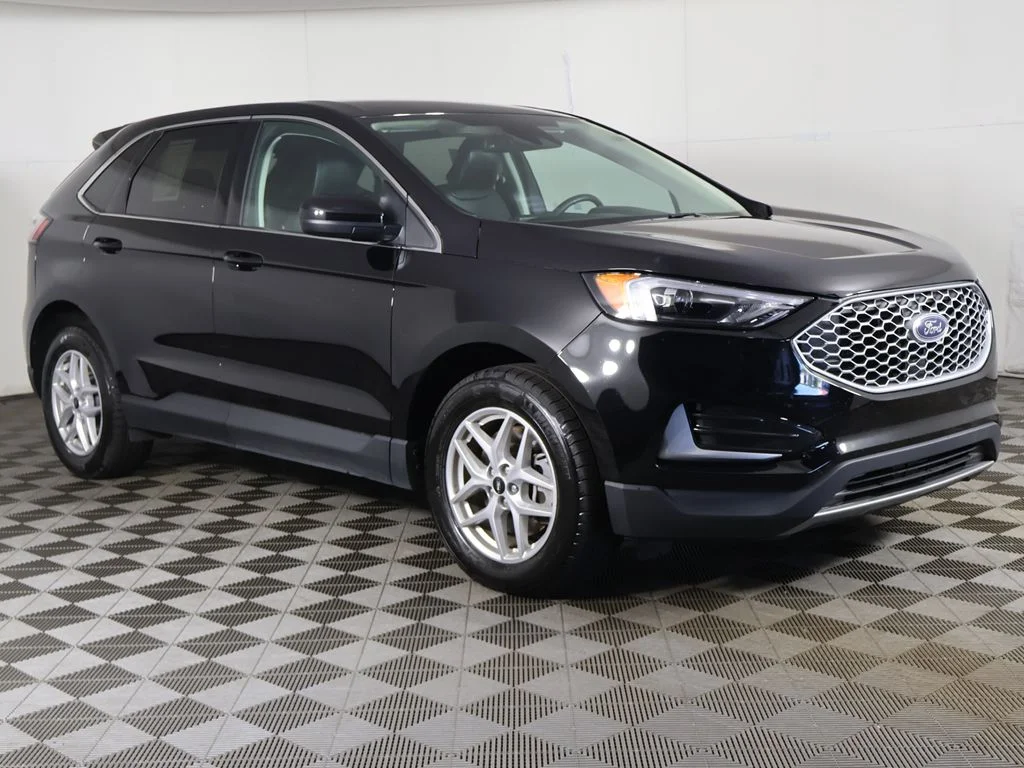 Used 2023 Black Ford SEL image 2