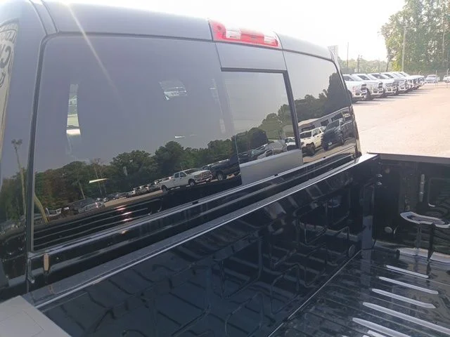 New 2026 Diamond Black Crystal Pearl-Coat Exterior Paint RAM Tradesman image 9