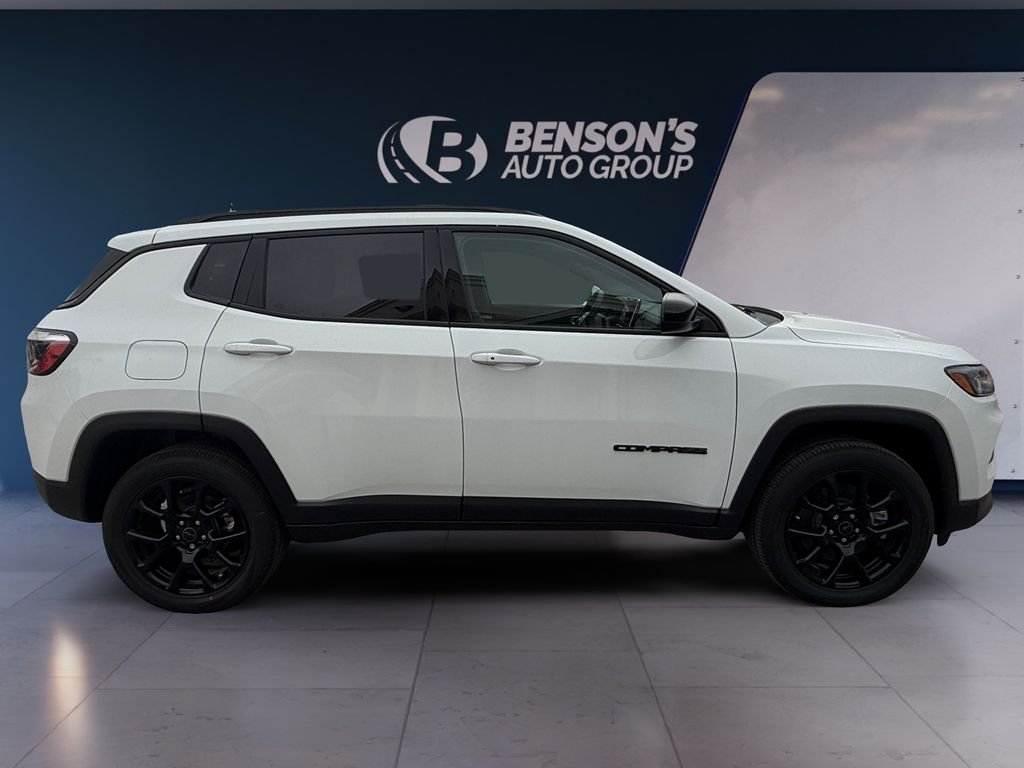 New 2026 Bright White Clear-Coat Exterior Paint Jeep Latitude image 6