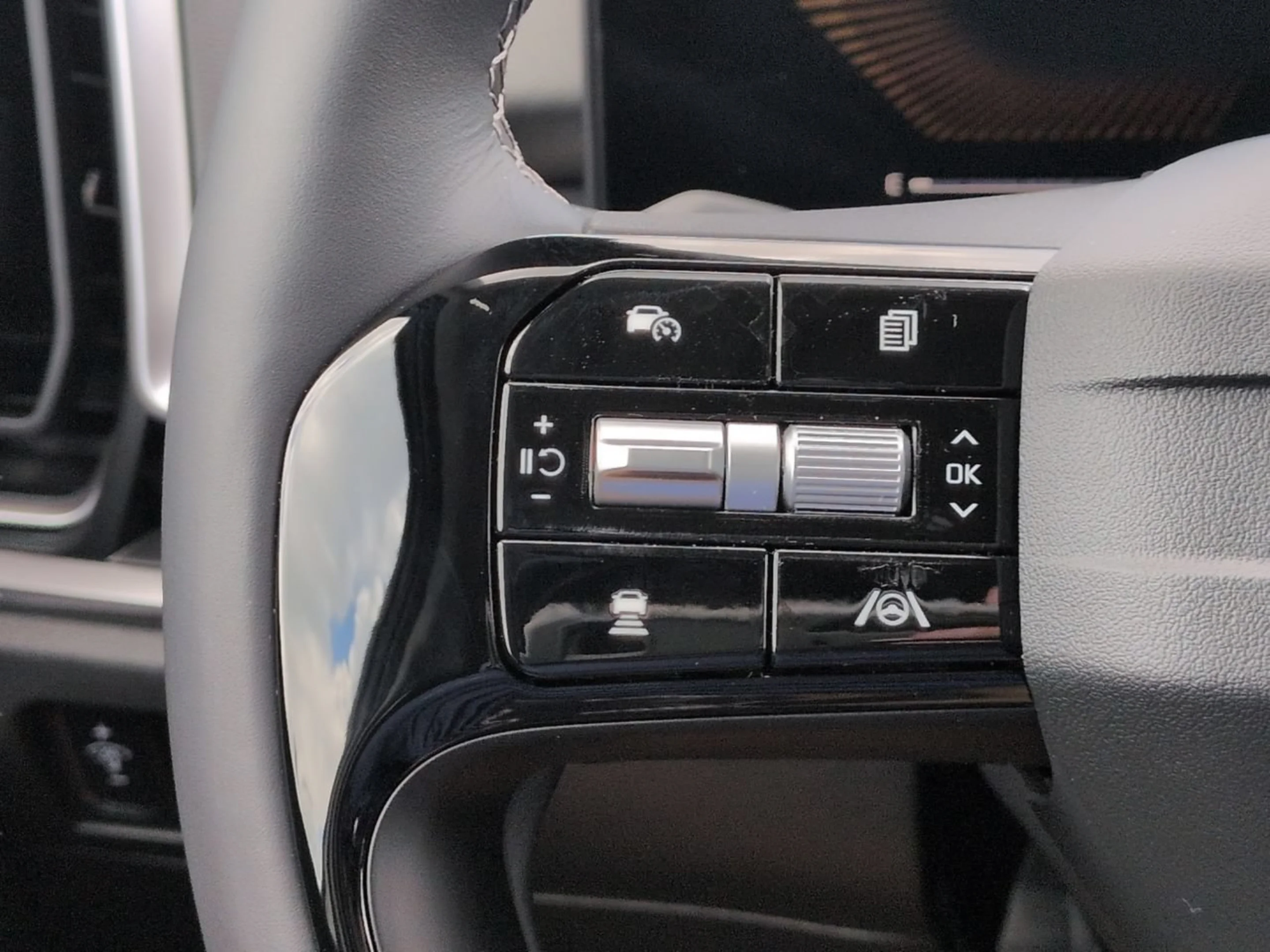 New 2026 Wolf Gray Kia S image 42
