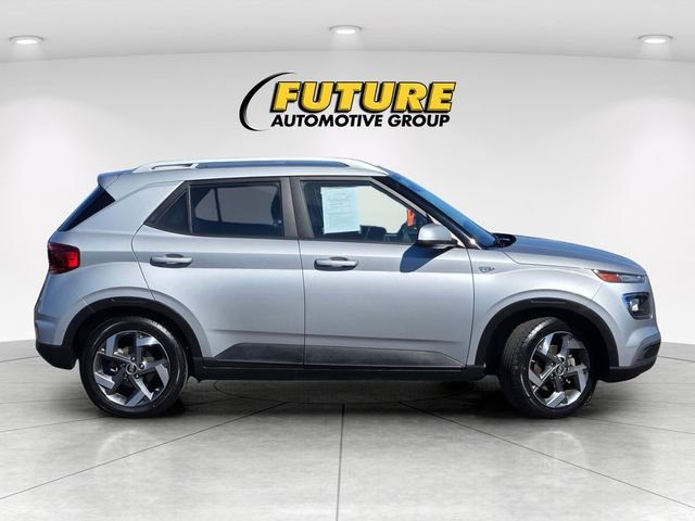 Certified Used 2022 Silver Hyundai SEL image 3
