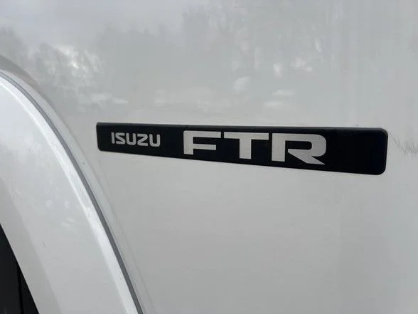 Used 2023 White Isuzu  image 38