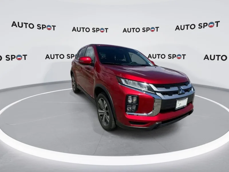 Used 2022 Red Diamond Mitsubishi SE image 5