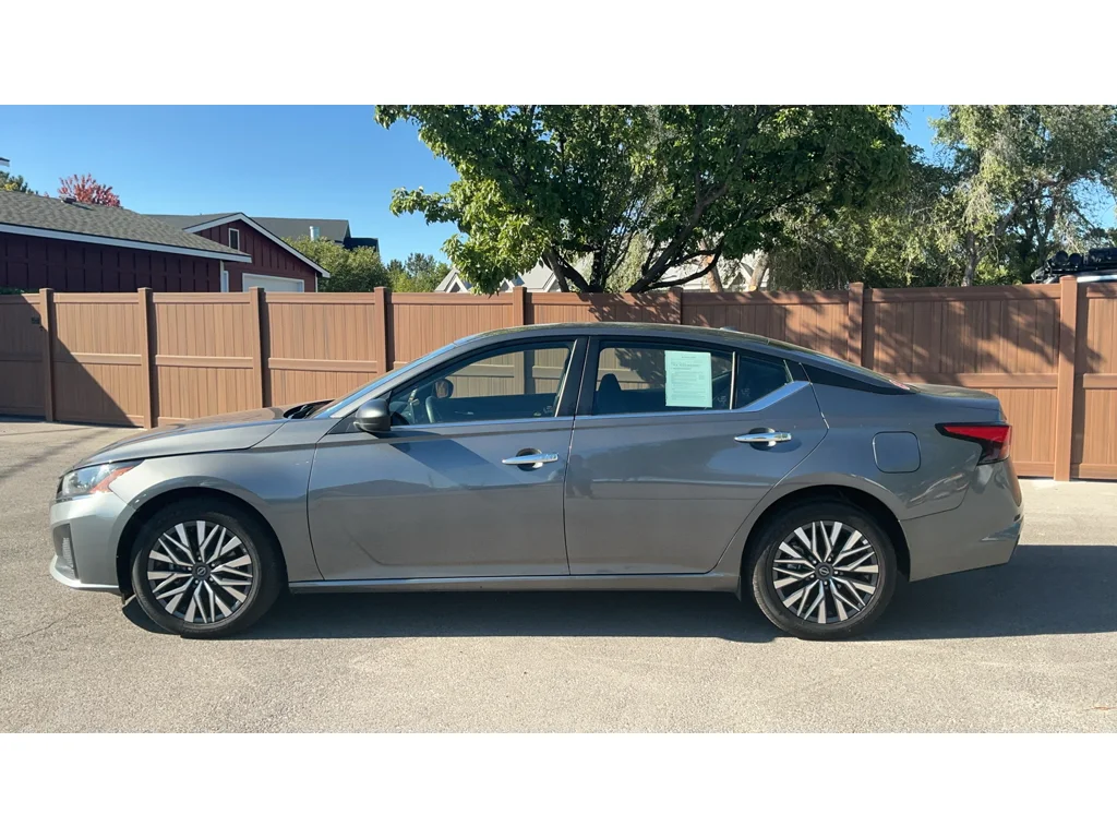 Used 2025 Gun Metallic Nissan SV image 8