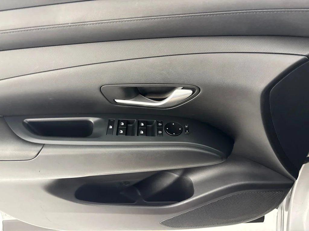 Used 2025 Silver Hyundai SEL image 28