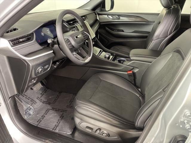 New 2025 Silver Zynith Exterior Paint Jeep Altitude X image 17