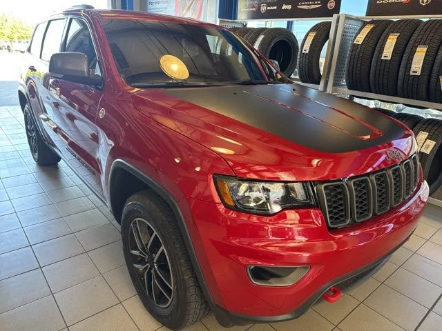 Used 2018 Red Jeep Trailhawk image 1