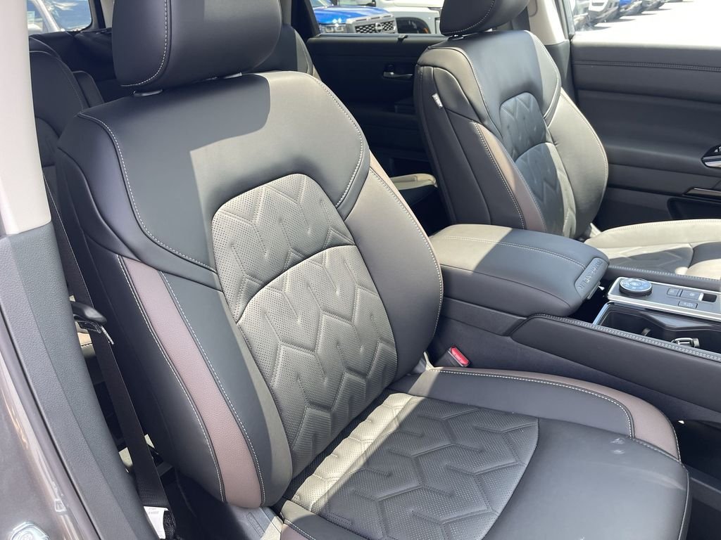 New 2026 Gray Nissan Platinum image 29