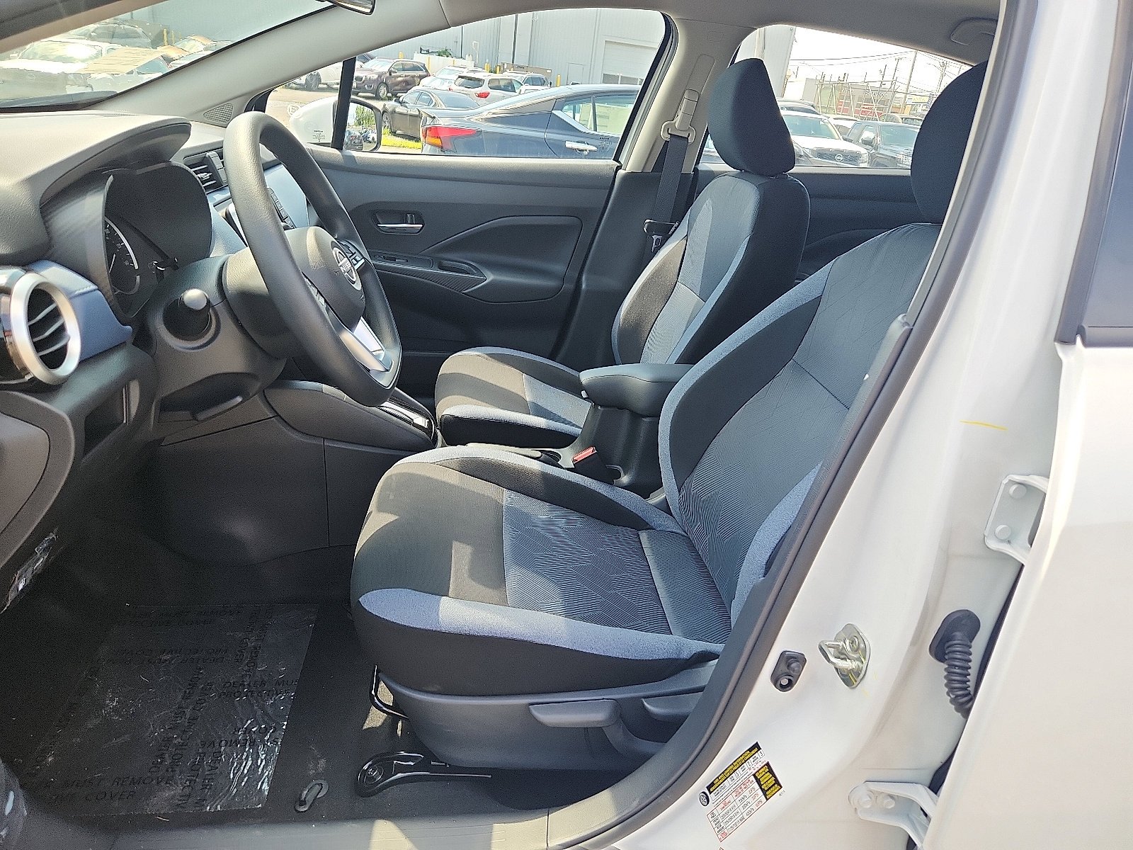 2025 Nissan Versa Sedan SV - Photo 9