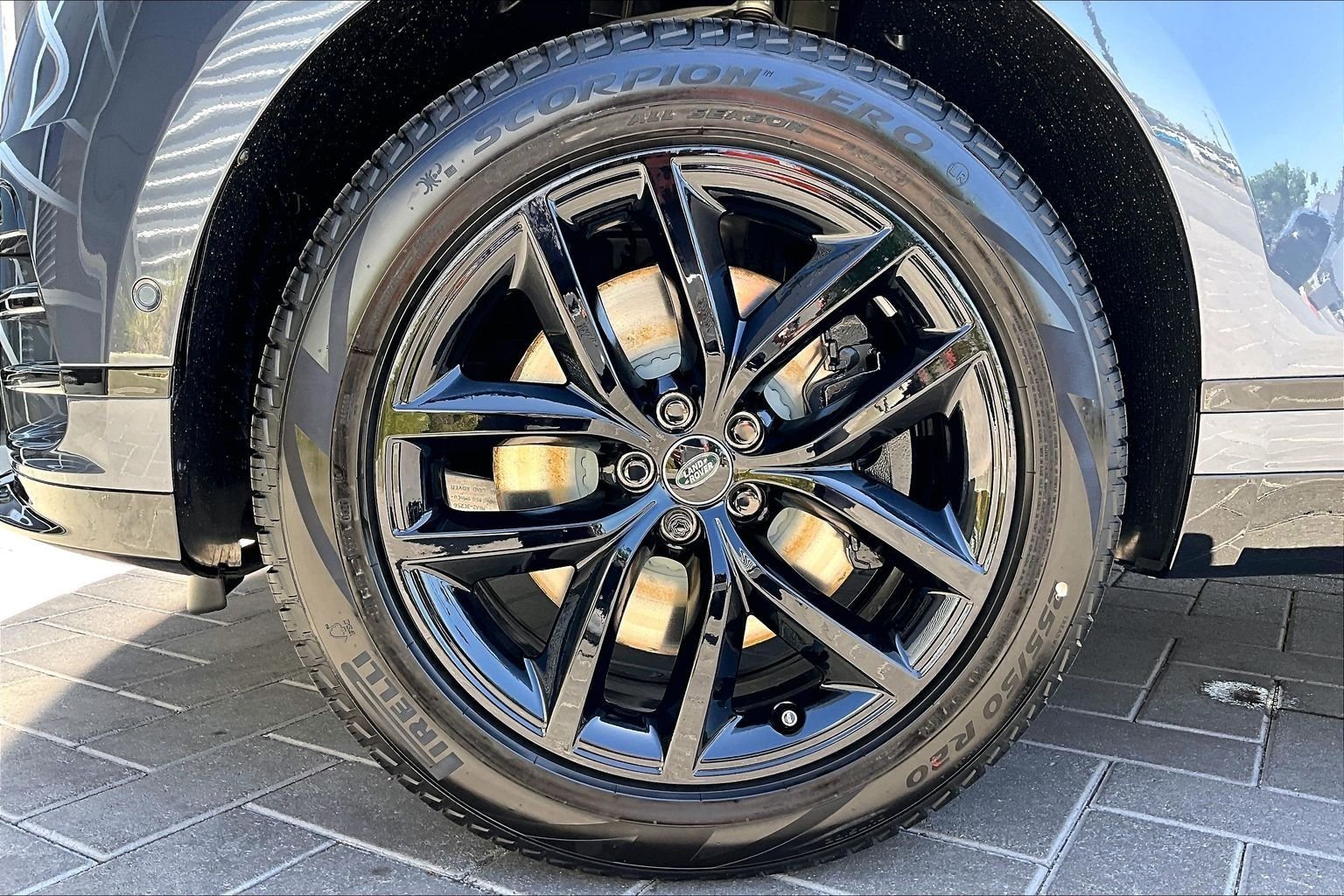 New 2026 Varesine Blue Land Rover Dynamic SE image 12