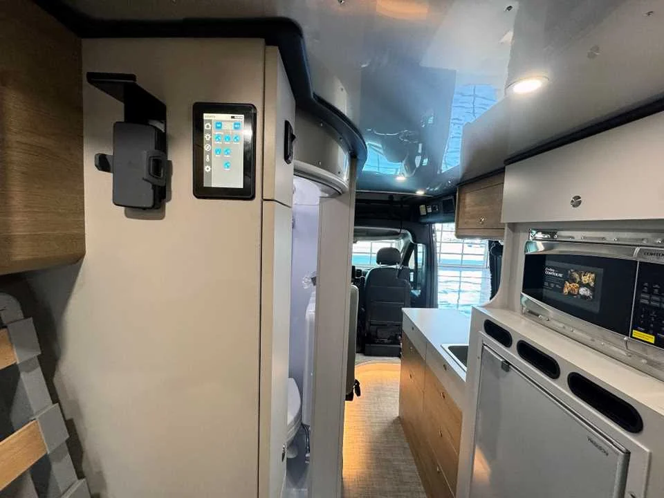 New 2026 GRANITE CRYSTAL METALLIC AIRSTREAM  image 13