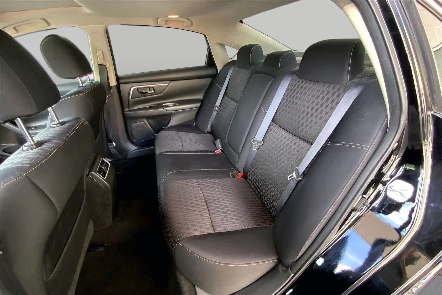 Used 2016 Super Black Nissan 2.5 SV image 21