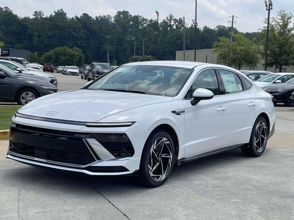 New 2026 White Hyundai SE image 7