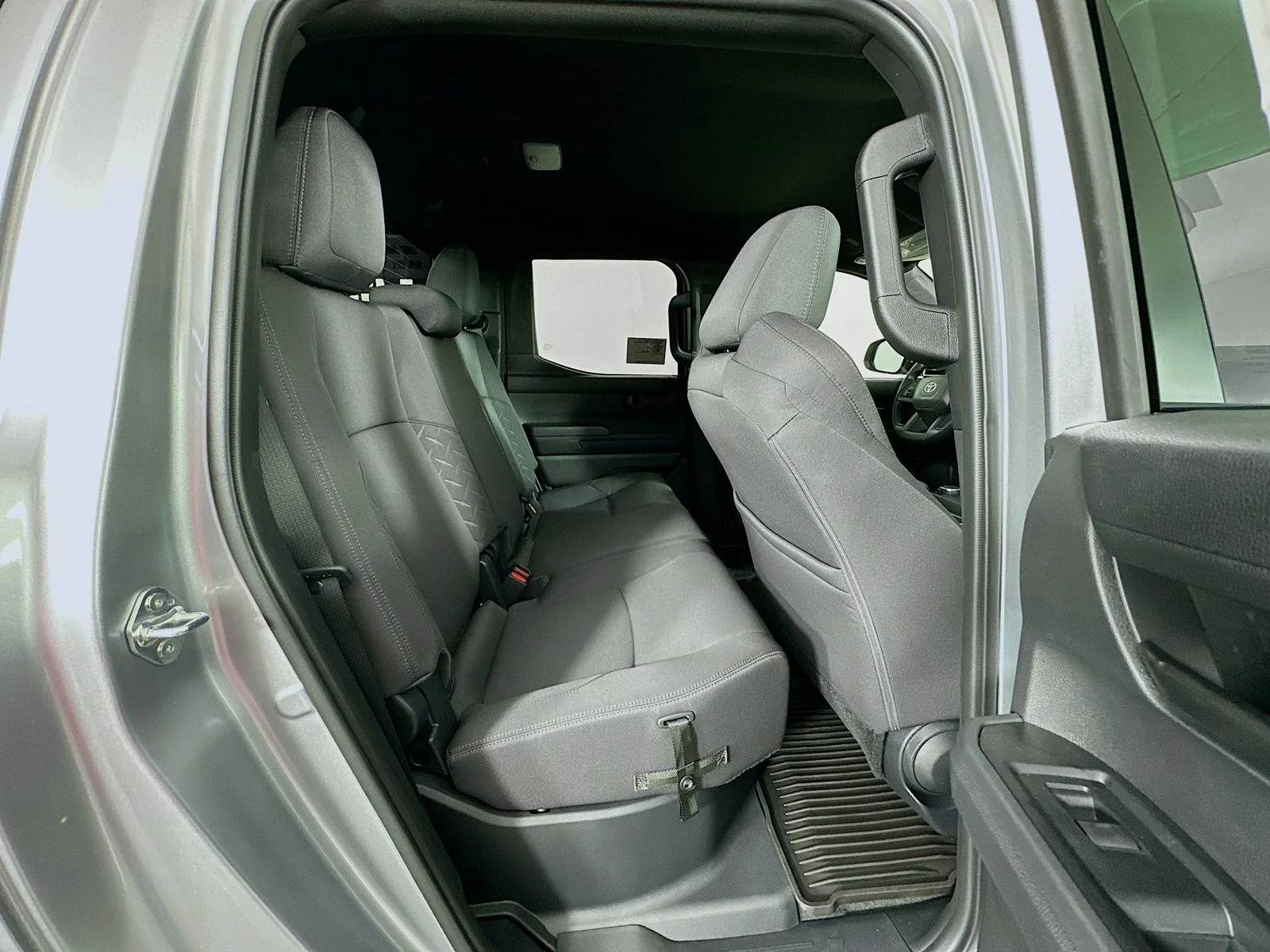2025 Toyota Tacoma SR5 - Photo 25