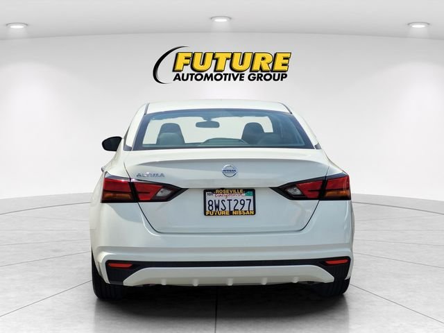 Used 2021 White Nissan 2.5 S image 8
