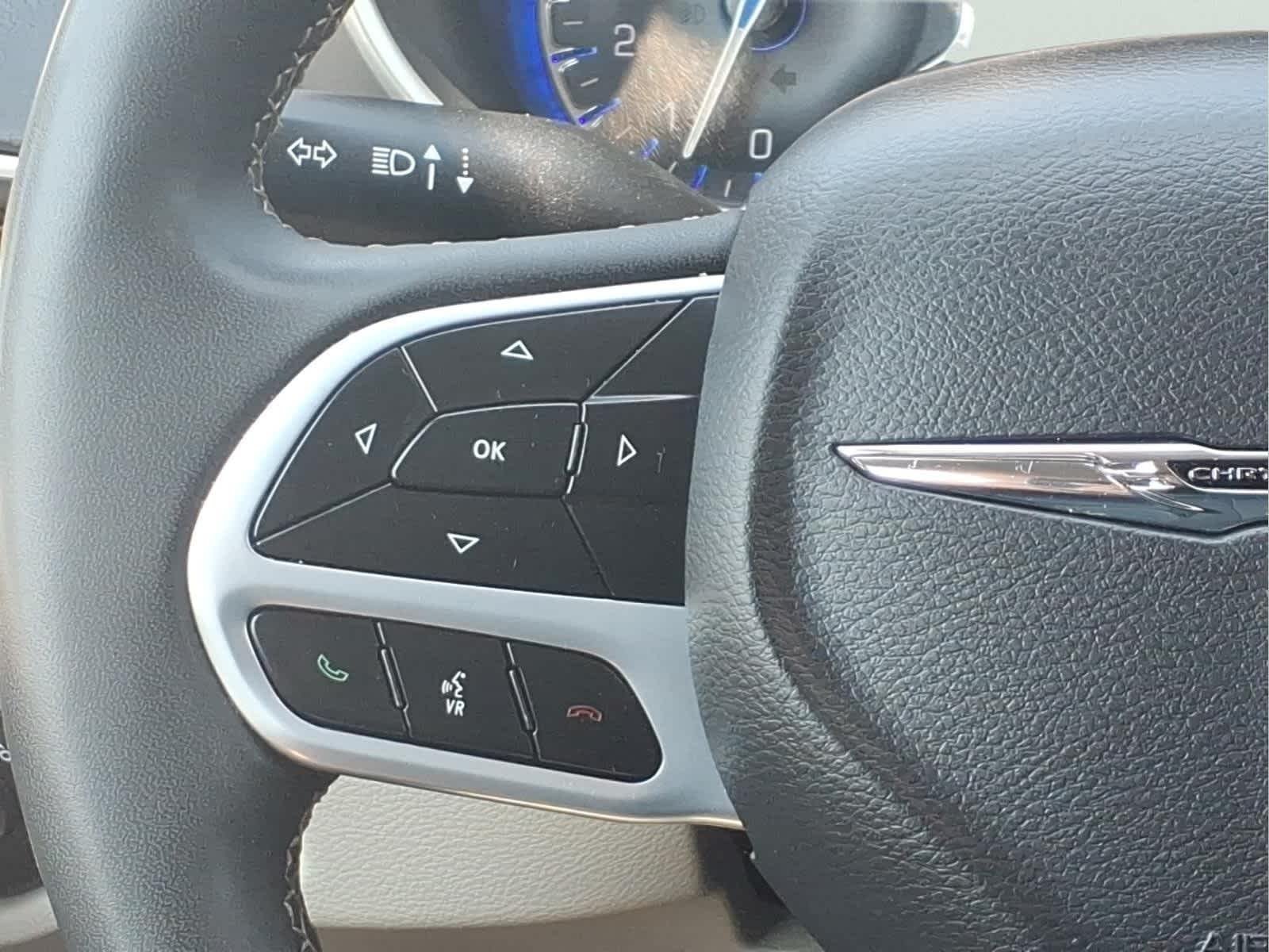 Used 2023 Silver Mist Clearcoat Chrysler Touring L image 21