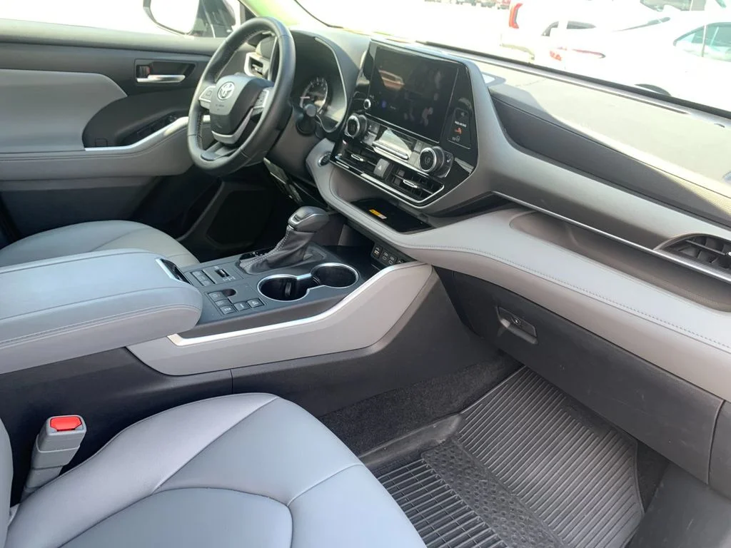 Used 2024  Toyota XLE image 18