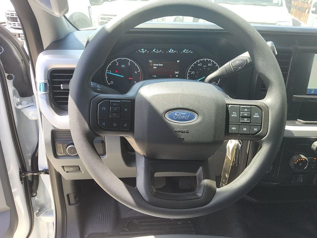 New 2026 Oxford White Ford XL image 8