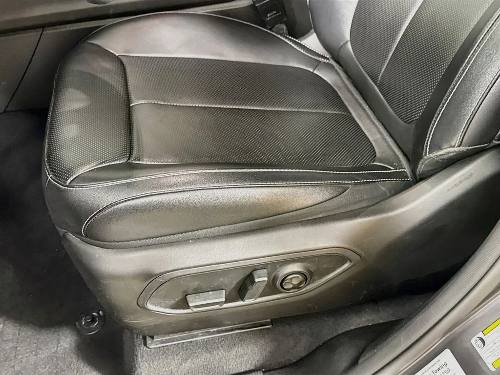 Used 2024 Gray Jeep Limited image 25