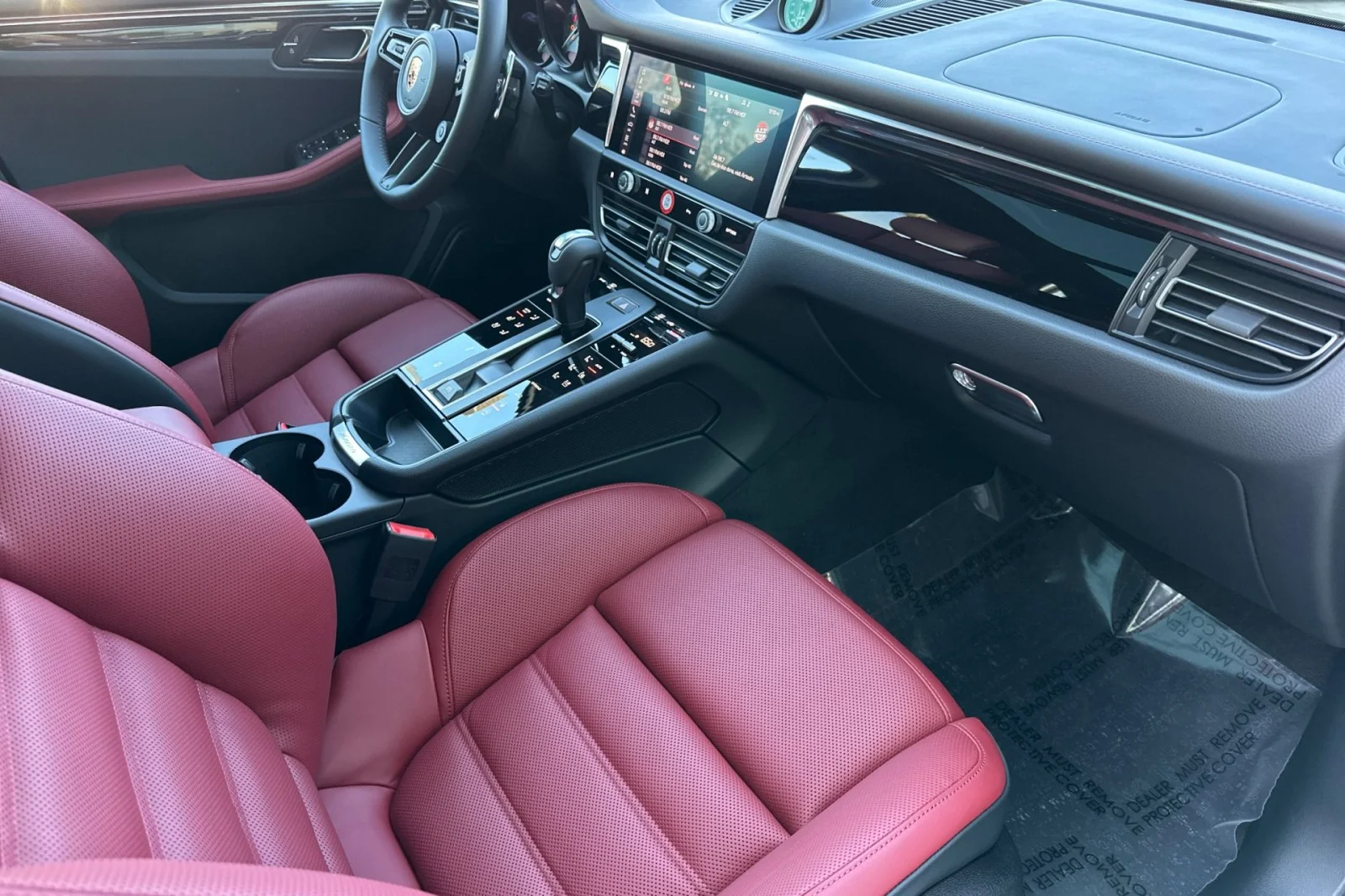 2026 Porsche Macan S - Photo 16