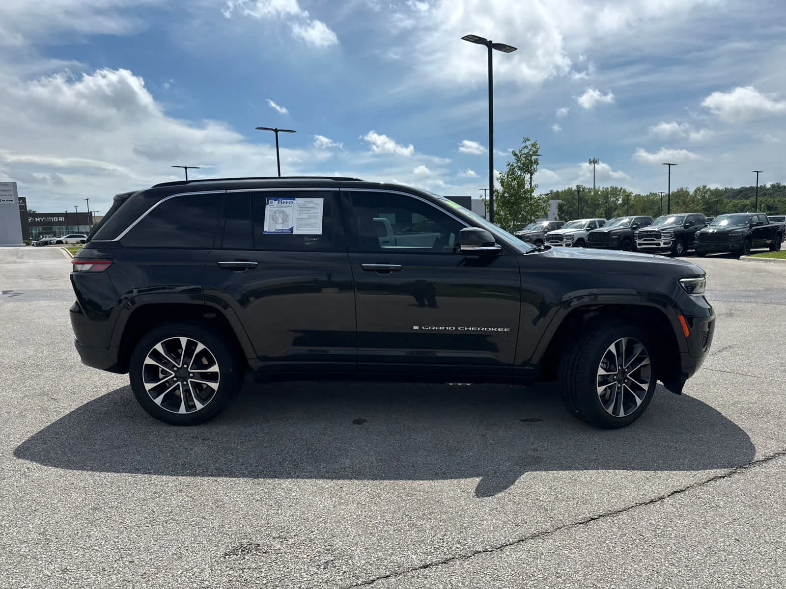 Used 2023 Rocky Mountain Pearlcoat Jeep Overland image 10