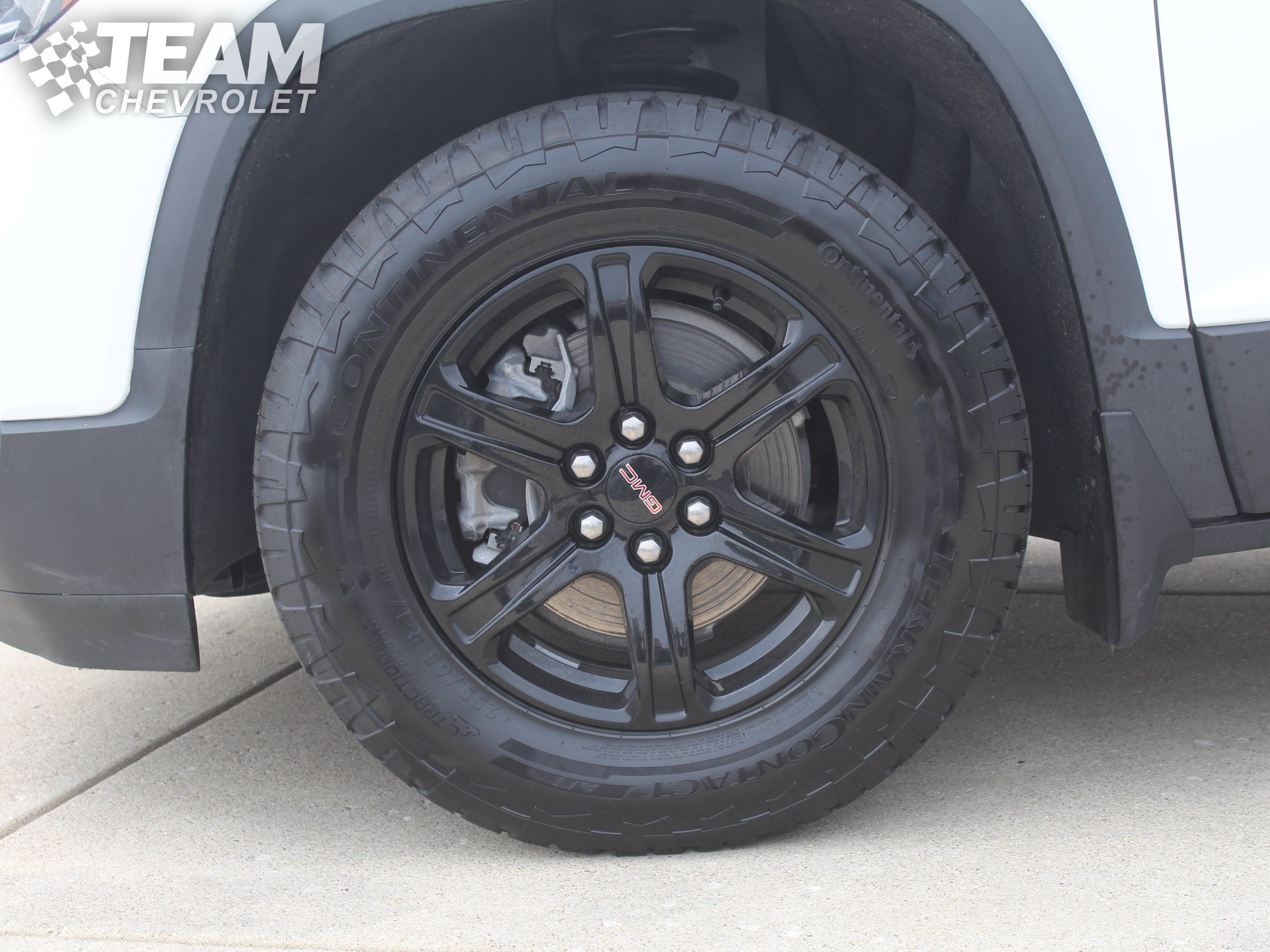 Used 2023 Summit White GMC AT4 image 33