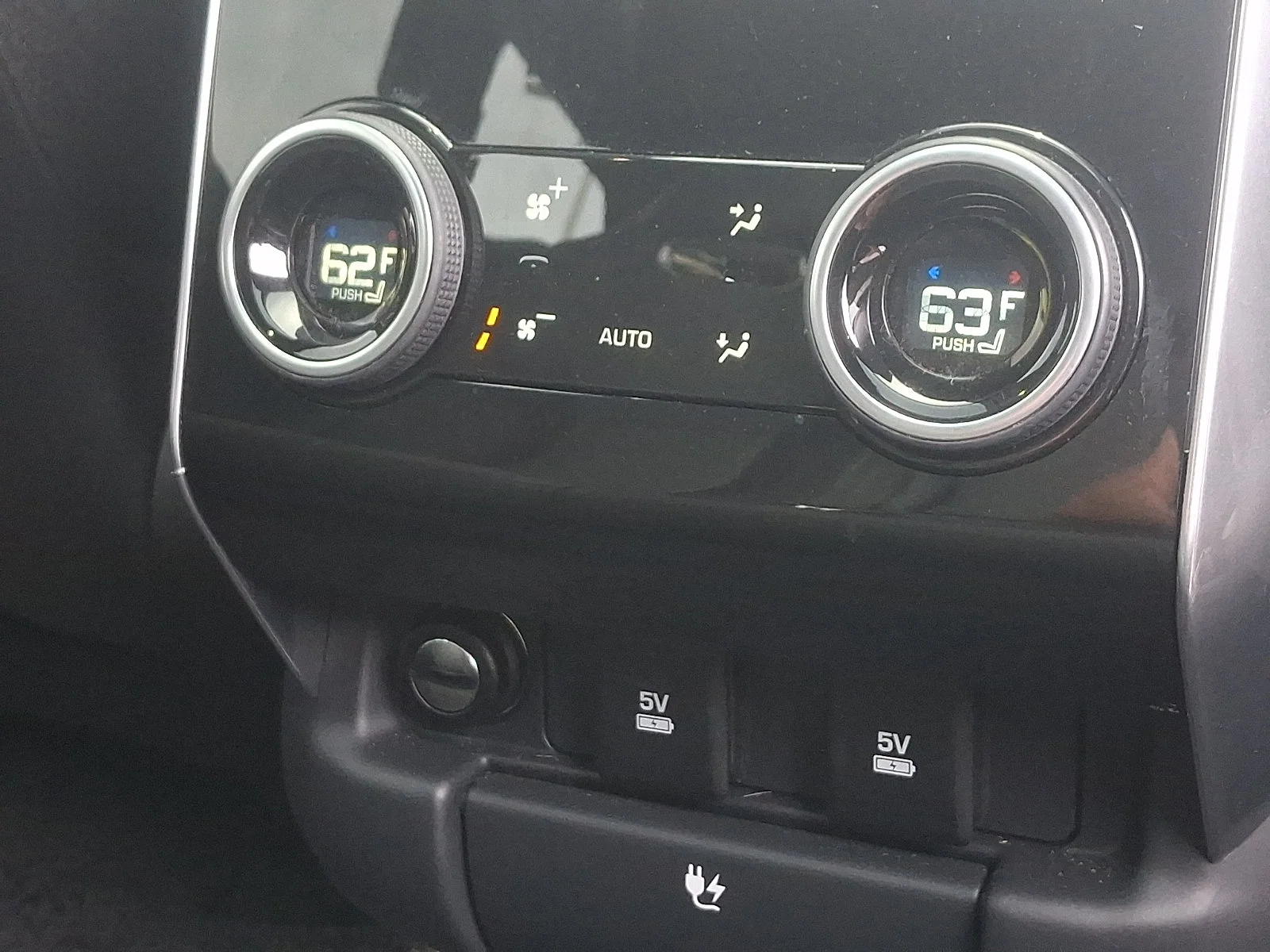 Used 2020 Black Land Rover SVR image 22