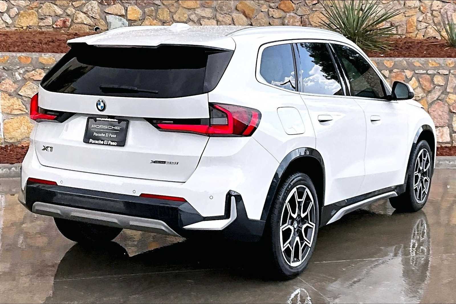 Used 2023 Alpine White BMW xDrive28i image 7