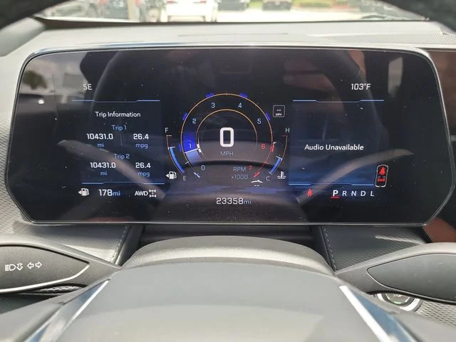 Used 2025 White Chevrolet LT image 29