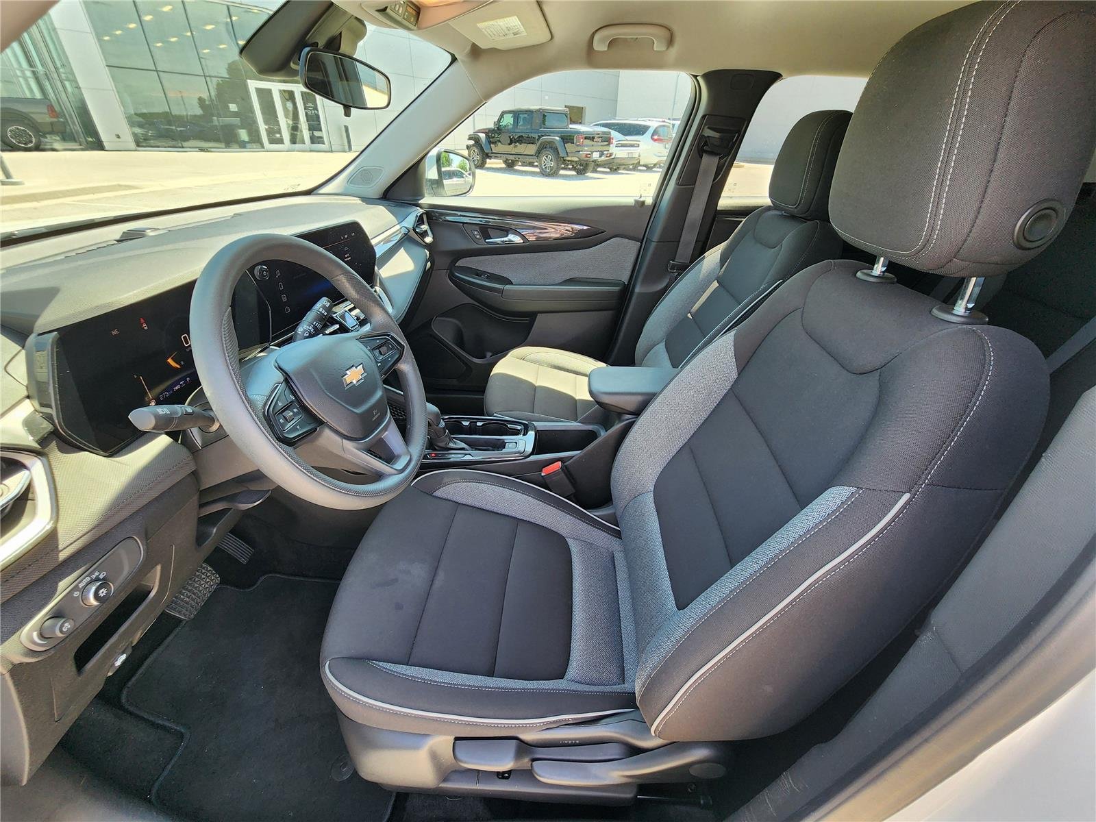 Used 2025 Summit White Chevrolet LT image 12
